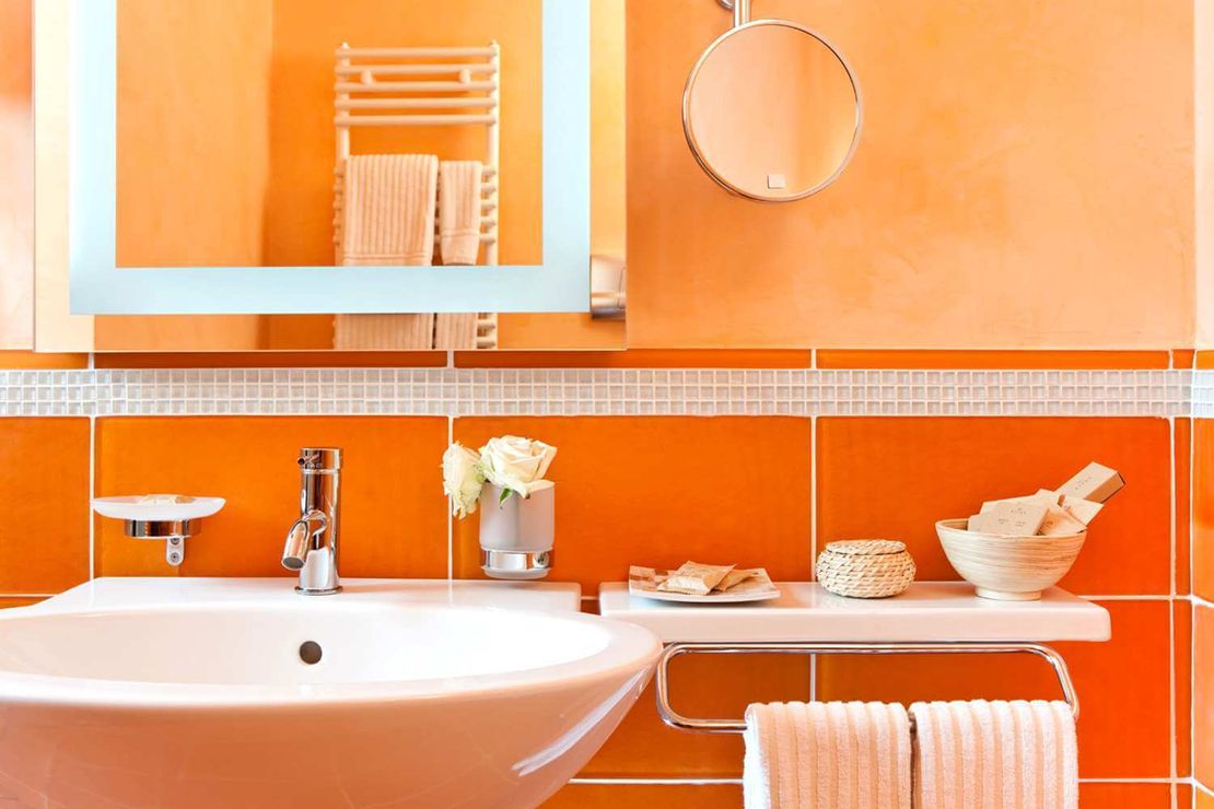 оранжевая плитка для ванной комнаты фото